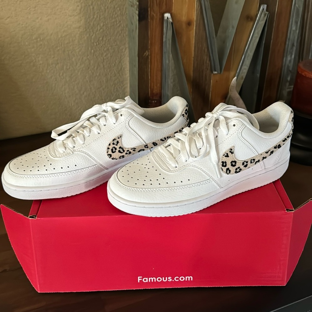 BRAND NEW! Women’s Nike court vision low size 9.5